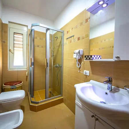 Royal Park 3* Qerret (Tirana)